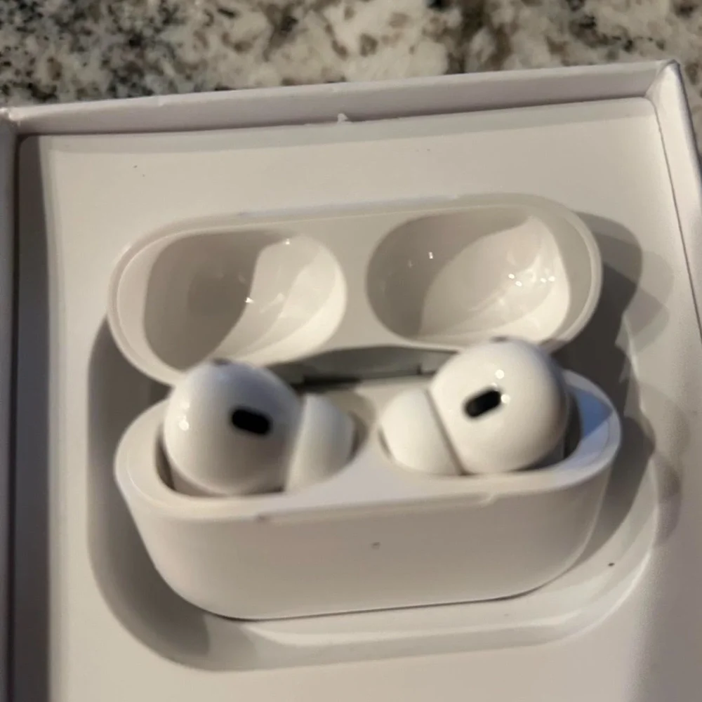 Apple White Wireless Earbuds